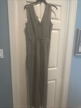 V-Neck Sleeveless Olive Green Jumpsuit with Elastic Waist